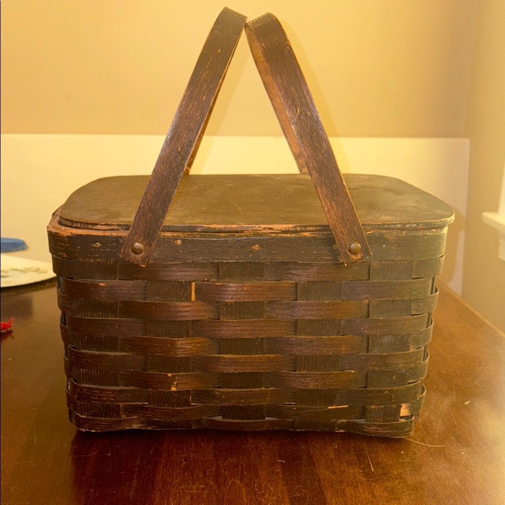Vintage primitive Painted Woven Pie Picnic Basket with Lid